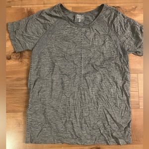 Athleta Foothill Heather Grey Tee. Large